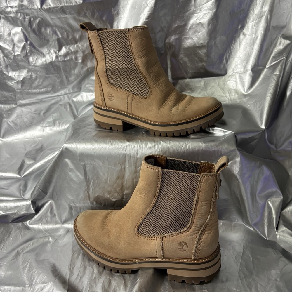 Timberland Women's Courmayeur Valley Chelsea Fashion Boot Wheat Nubuck Size 7